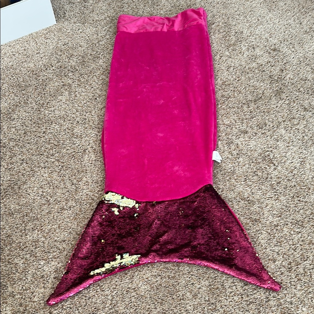 Pink Mermaid Tail Blanket